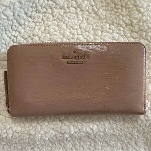 Kate spade leather zip wallet nude color no callouts nice shine!